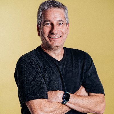 robertw477's profile picture. I live in South Florida. CEO of an Ecommerce/Wholesale company since 1987.