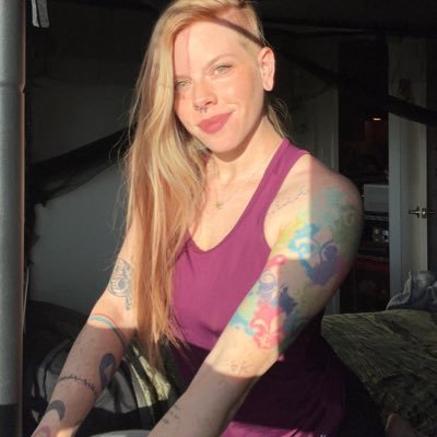 🔞 Weirdo Supreme, artsy, Only Slightly Evil™️ NB Queerdo Ginger Dream Girl 🎃 Sir/Siren💜 $50 DM tribute. For booking email embrraddams@hotmail.com or 🔗