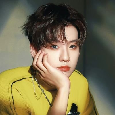 favetony's profile picture. #余景天: 你是我奔赴的底线