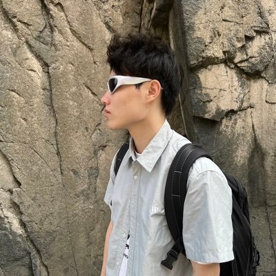 caozhen23680519's profile picture. 