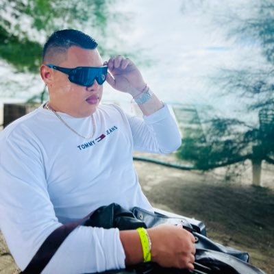 Master en Dirección de Recursos humanos 📈📊, Licenciado en Pedagogía, Director Ejecutivo de Barahona Studios intructor de musica-Instagram guillermobarahona7.