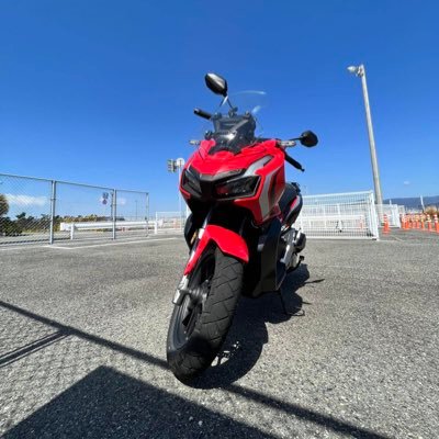ADV150とC400GTで写真や釣り、ソロツーキャンしてます。車は、日産アリアとトヨタアベンシスワゴン 電動キックボードRICH BIT ES1 PRO乗ってます。船はヤマハYFR27。無言フォローすいません