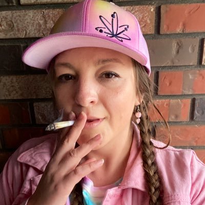🇨🇦Cannabis enthusiast.                    Medical consumer for RA & EDS.             Dope mom who tokes.                          Views are my own.