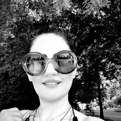 RoseShirkhani's profile picture. Dream big ,Eat well & Travel on❣️Artist 🎨, Author🖋️✨The purpose of life is happiness and usefulness ✨Art Of Being, Loving, Living! 🩵💎