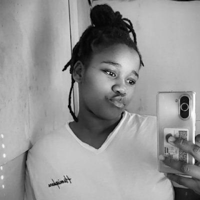 emihlentamo's profile picture. simplicity is the key of happiness ❣