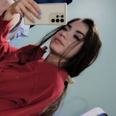 zimmmmmmmi's profile picture. I stream on https://t.co/OYxdK3XPgo