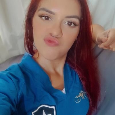 Pesquisadora, ANTIFACISTA, escritora, ritmista e Licenciada em Letras. Curte uns filmes, animes e música. Cosplayer nas horas vagas
BOTAFOGUENSE
PORTELENSE