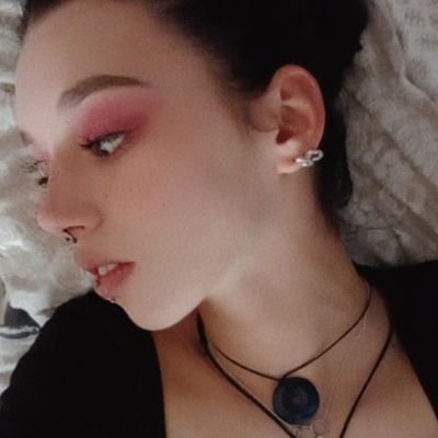 clnxb's profile picture. quel mauvais vent t'amène? 🦇