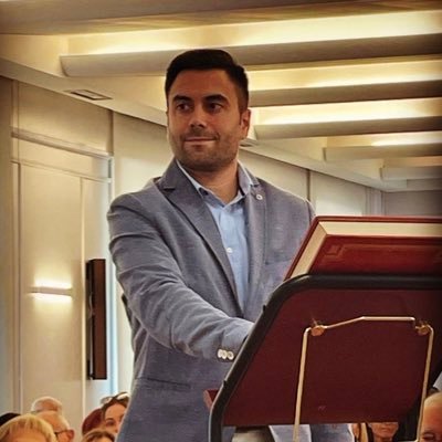 Apasionado de la política - Valenciano y Español 🇪🇸- Concejal en el ayuntamiento de Xàtiva por el partido popular  2023 - 2027 💙 😍