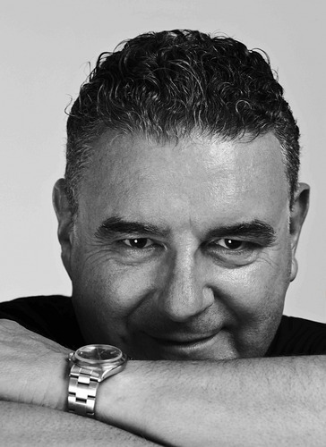Former International Creative Director for Vidal Sassoon. The Tim Hartley brand offers Education, Creative direction, Scissors and Step by step DVDS.