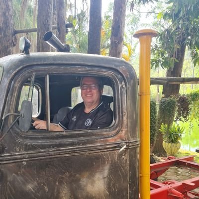 Atleticano, Casado, Pai, torcedor do Galo e fā do bom e velho rock and roll. Aqui falo do GALO, U2.