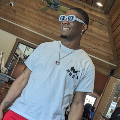 Respect Is Earned Not Given 🤝🏾| Sports Fanatic | GIRL DAD I Love It Here 💜🤞🏾 | 901 Gamer Add Me On Twitch 🥇