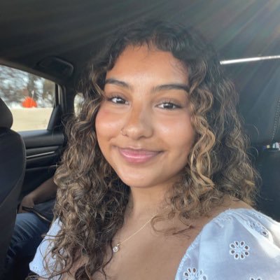 evelyyn_2's profile picture. 