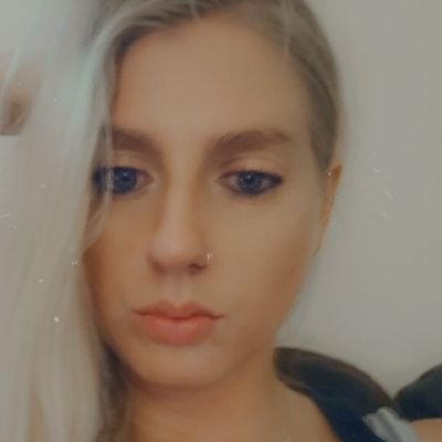 new acct: @xononame1
19❌❌~Love is like butterflies and stomach aches~ 31 🧍♀️🧍♂️🧍 👫💍& step mom and soon to be wife!