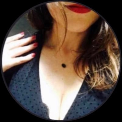 Cecile2lange's profile picture. Sourire avec de vraies fossettes. Meuf à frange. Chauffage central inclus.