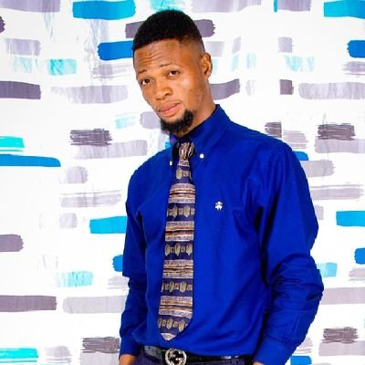 Je m'appelle kabemba mukulukulu héritier j'ai 24 ans diplômé d'état étudiant en première licence droit je suis né à kasumbalesa à la frontière du Congo zambia