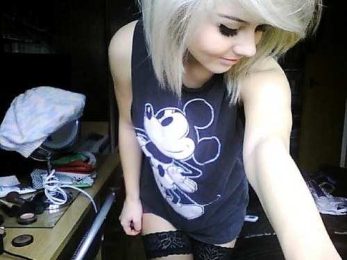 LickableLauryn's profile picture. The names Lauryn. 19. Apparently I'm that girl everyone hates, no one gives a chance and guys like to hurt. I love music and and to make friends. {Single18+}