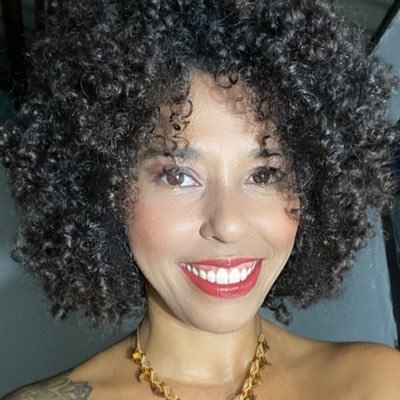 elainekellyn's profile picture. Eng. Eletricista e Crocheteira dona da Cachiê Artes.