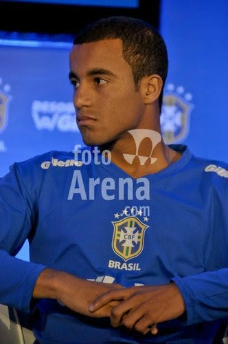 Criado no dia 02/12/11 Dedico esse fã club ao Meio campista mais lindo do mundo Lucas Rodrigues Moura Da Silva, e  seja bem Vindos aos que aceitarem seguir!