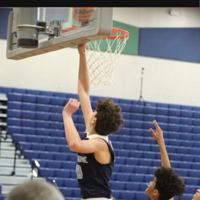 MaximMargolis's profile picture. 📏6’8•⚖️192lb•🪽7’0 wingspan•👨🏼‍🎓2025•center•(play the 4 or 5)• 🎓6.7 weighted GPA•(347)-720-5500• @mmargolis07@gmail.com