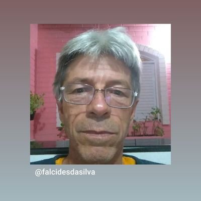 Brasiliense. Escritor de contos, poesias e textos. Licenciado em Estudos Sociais e Bacharel em Direito. Participa de concursos literários. Um ávido comentarista