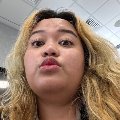 dhealuciany's profile picture. Kalo liat foto kurus berarti udah lama. Sekarang udah gundud 😂