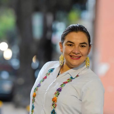 Sinaloense, leona negra, mujer de izquierda democrática. Secretaria Nacional de las #Juventudes del #PRD.