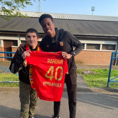 Supporter du RC Lens ⚽️ Modérateur Twitch chez @axoskillyt🎮 Passionné de football et fan de Wesley Saïd et Yannick Pandor 🌟Comores 🇰🇲 et France 🇫🇷