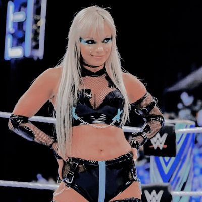 ☆not @yaonlylivvonce☆your my person @HUMBLEDNOMORE☆1x women's champion☆1x mitb winner☆1x women's tag team champion☆