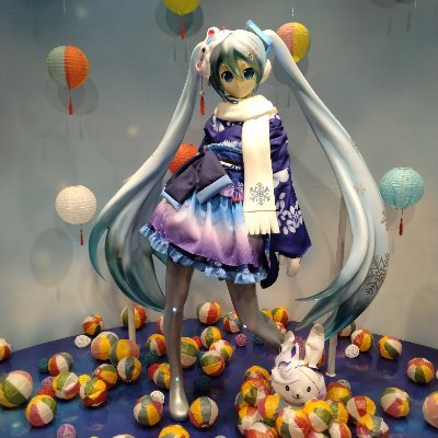 成人済。推しは雪ミク＞＞ユキネ＞初音ミク＞＞桜ミク。基本は箱推し、コンプ癖有。北海道の田舎住まいのため、グッズ交換は主に郵送、イベント手渡しにて。ランダムグッズは好みで集めたり集めなかったり、メルカリ通しはメルカリの規約違反になるため不可。当選報告は自衛のため一切しません。発言等で単語が変な場合は検索避け