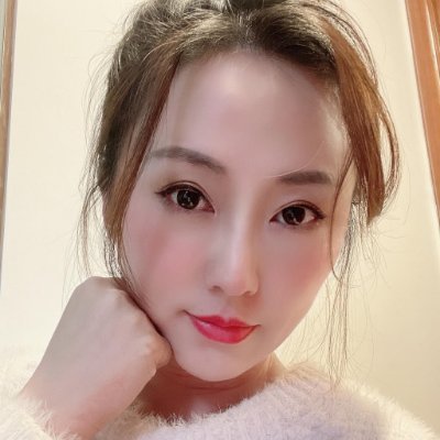 A single lady from Guangzhou, China, now settled in Los Angeles, doesn't like being constrained, enjoys playing badminton and golf, global travel and different