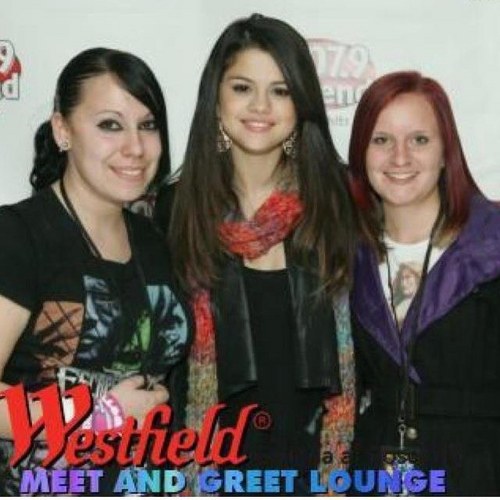 turtlebumpit's profile picture. eeee! got to meet Selena Gomez on 12-1-11!! best day EVER!!!! im so excited to perform her song Middle of Nowhere! :)  you rock Selena!!