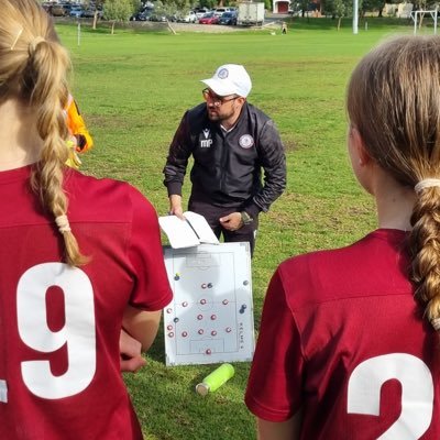 Husband. Father. Clinical Psychologist. ⚽️ Coach. Currently coaching u21 women. FFA B Licence