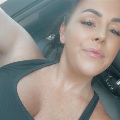 DerekFibia67712's profile picture. Smart and cool woman