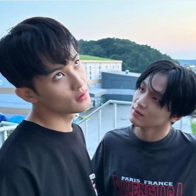 neorology's profile picture. plz slide right🙄