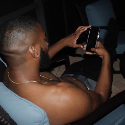 MajinVelli's profile picture. just chilling like a villain 🤑