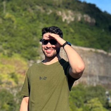 mas tamo ai né, firme e forte, não sei se forte, mas firme, não sei se tão firme tbm