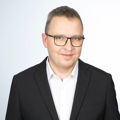 Olen raamatupidaja, kes spetsialiseerub finantsprotsesside optimeerimisele IT-lahenduste abil, et pakkuda täpseid ja tõhusaid teenuseid ettevõtetele.