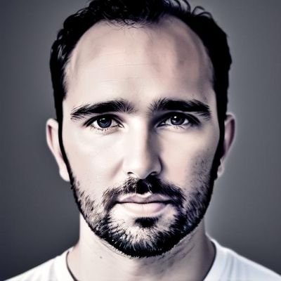 Αctive member of the Greek startup community, experienced digital marketeer and part time designer
