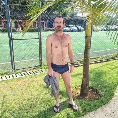 Ator e Acompanhante, com conteúdo próprio . tenho 21 cm de dote. quem quiser chama no privado ou no whats 11948612993 aceito proposta para parcerias tbm .