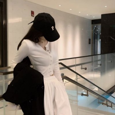 Lina655124's profile picture. A girl should be like a butterfly.Pretty to see , hard to cotch.