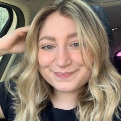 DanielleeeeV's profile picture. i can parallel park i promise - she/her