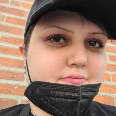 ChrissFGrainger's profile picture. ♠️ 25 ans, genderfluid, auteurice handiqueer à béquille, fat-activiste, féministe • chroniquement fatigué.e • ✝️ & 🏳️‍🌈 • Autonomie Corporelle Universelle ✊️
