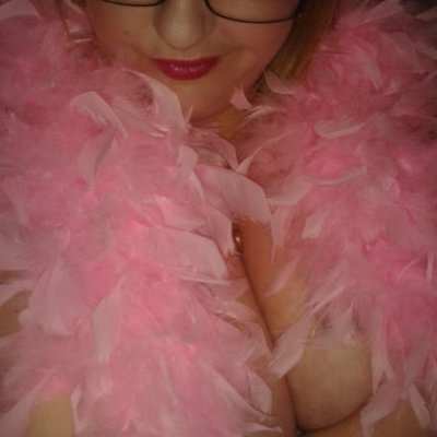 Curves in all the right places I love to tempt you ,try me once and you become addicted 💜 #Milf #Gilf 40g 💜 #420friendly