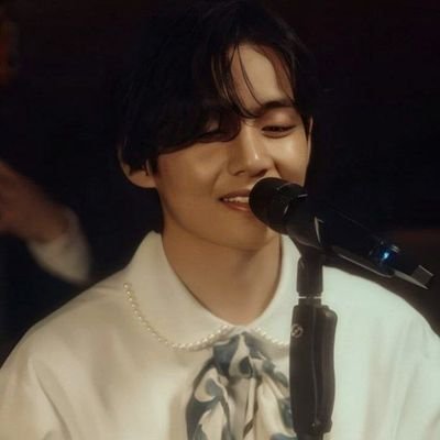 فقط آرمی فالو کنه .
فالو = بک
방탄소년단💜
fan account