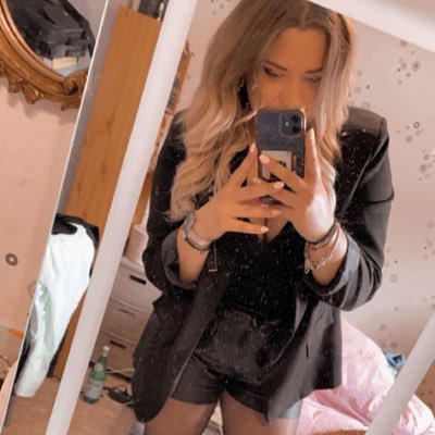 LLeschaeve's profile picture. 