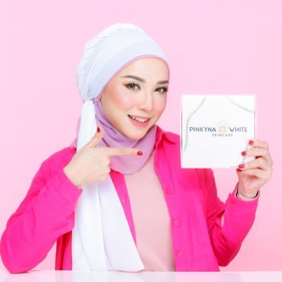 PinkynaWhite's profile picture. 