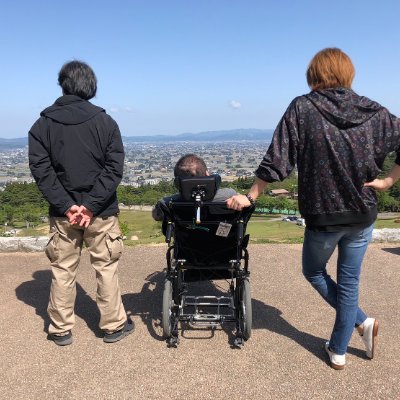 happyseven富山の山のふもとの小さなフェスの中の人
脊髄損傷して障害者です。
卵とラーメンと米が好き!映画、音楽、アニメ、バラエティー好き.富山を中心に素敵なツイートをリツイートします◎猫も好き
最近ウェザーニュース好き。知人友人なんか恥ずかしいのでフォロー外しました見て見ぬふりして笑