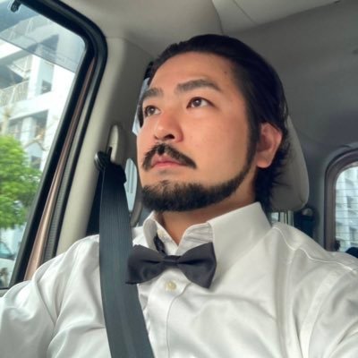 演芸集団FEC所属。コンビ名わさび、の小さく見える方。CM/ちゃんぷるネット、オリオンザ•ドラフト、沖縄銀行、沖縄ガスナレーション。沖縄タイムスワラビー紙面漫才連載中。 琉球歴史ドラマ #阿麻和利 アカマス役。趣味はアクアリウム。