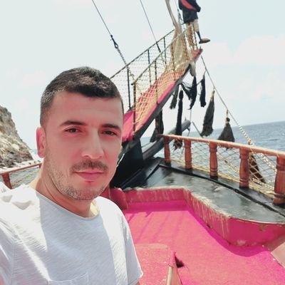isademirtass's profile picture. 